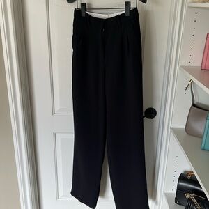 Aritzia - Effortless Pant